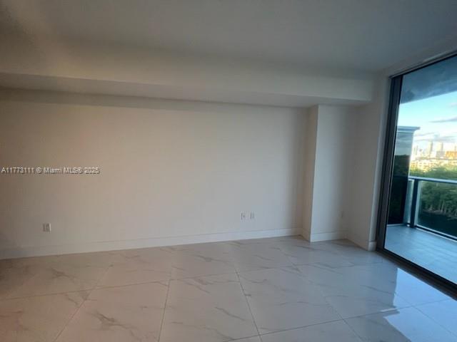 16385 Biscayne Blvd 820