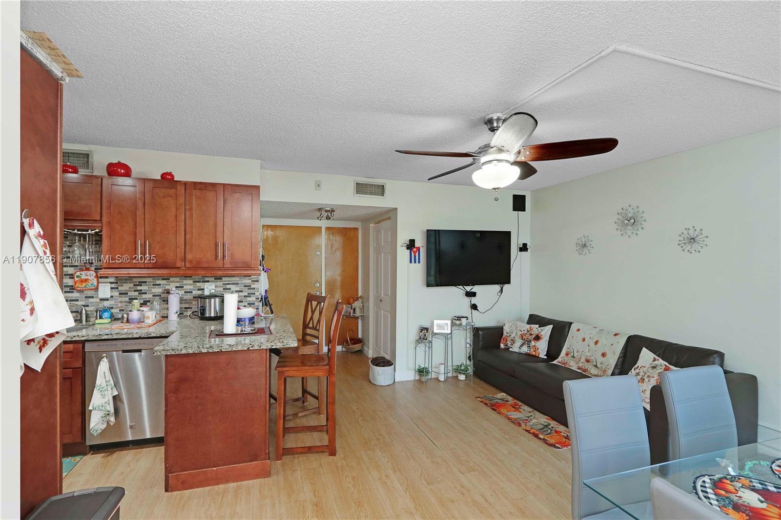 CORAL TOWERS CONDO - Residential Lease