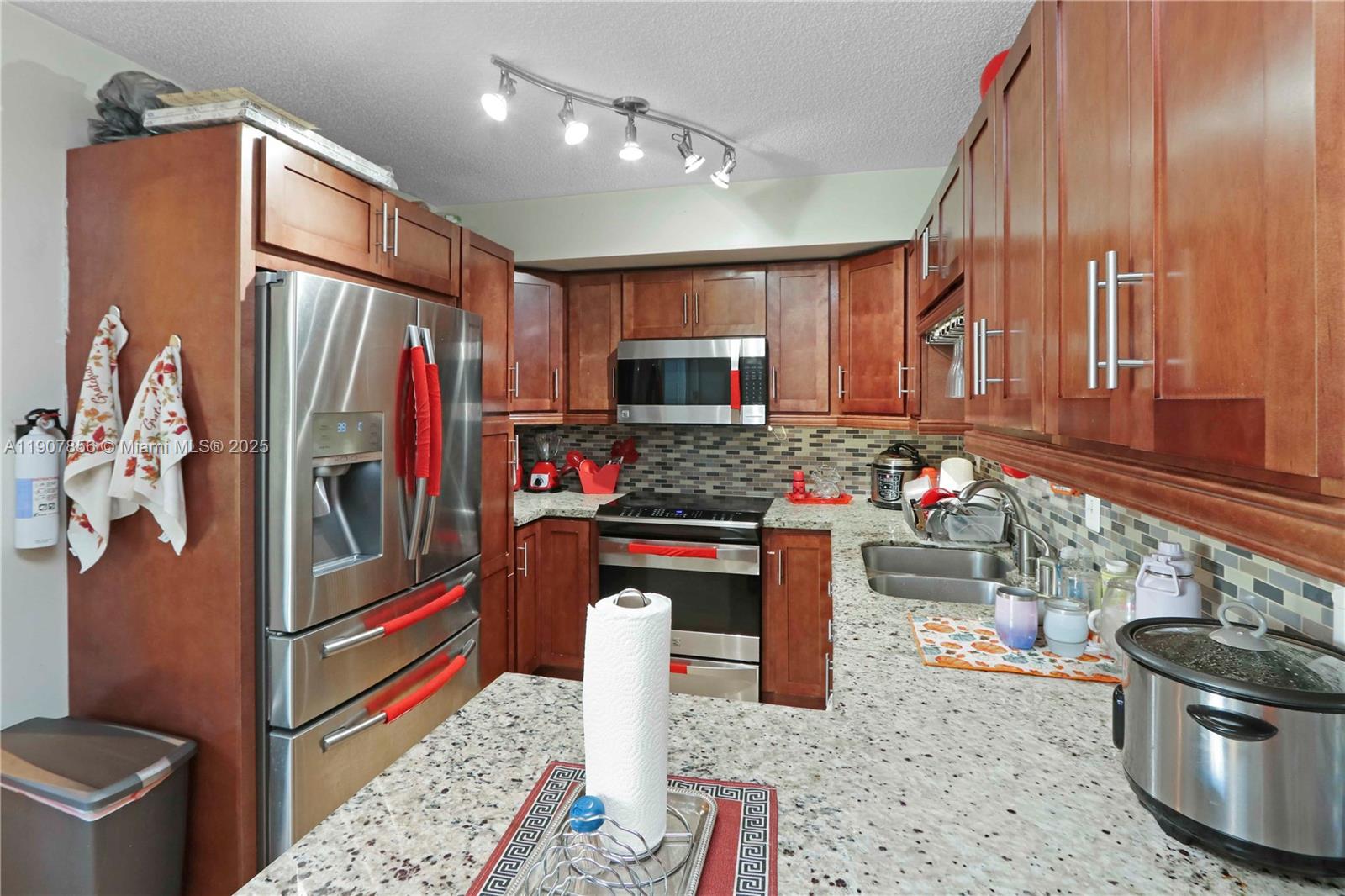 CORAL TOWERS CONDO - Residential Lease