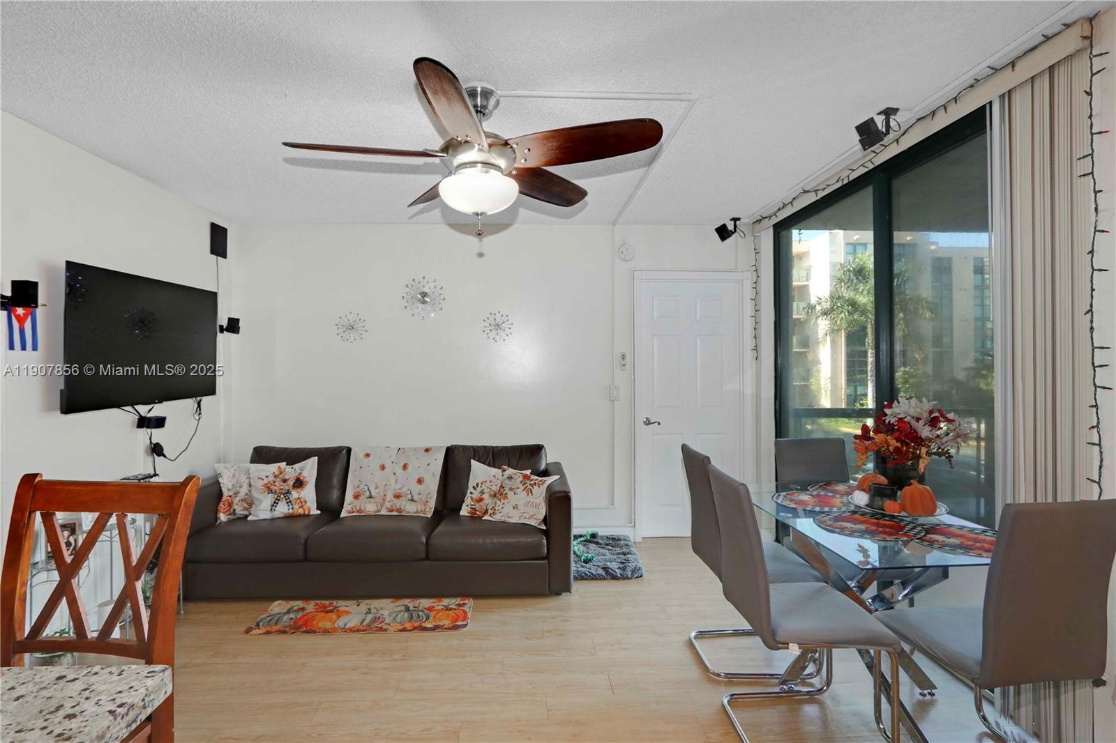 CORAL TOWERS CONDO - Residential Lease