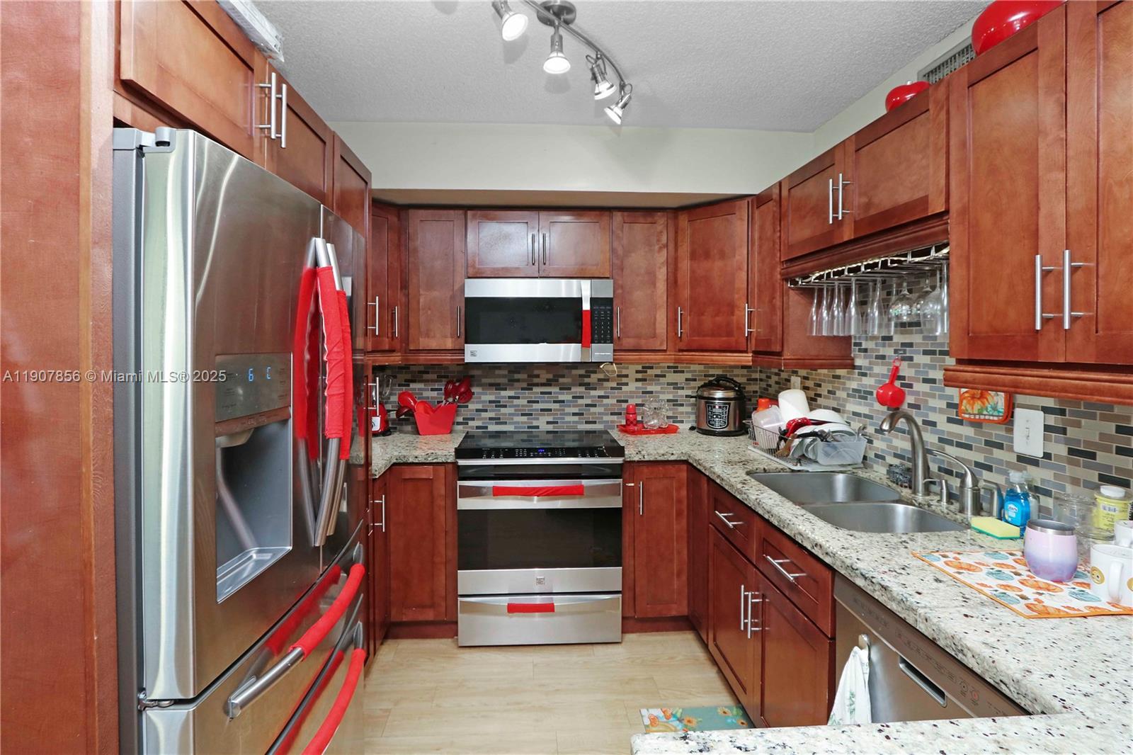 CORAL TOWERS CONDO - Residential Lease