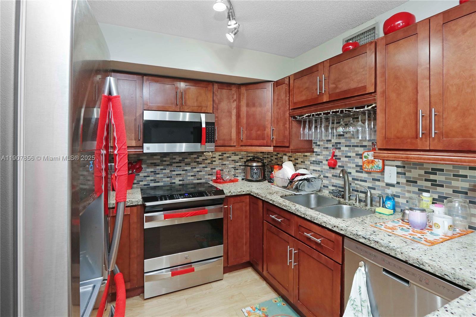 CORAL TOWERS CONDO - Residential Lease