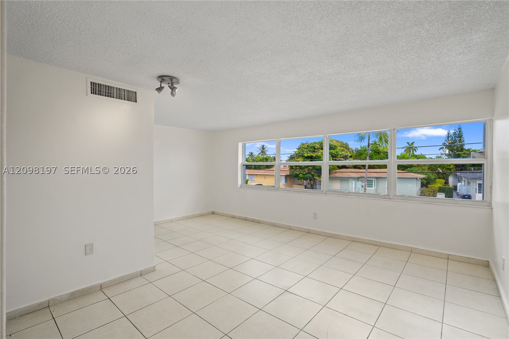 2150 Bay Dr 7