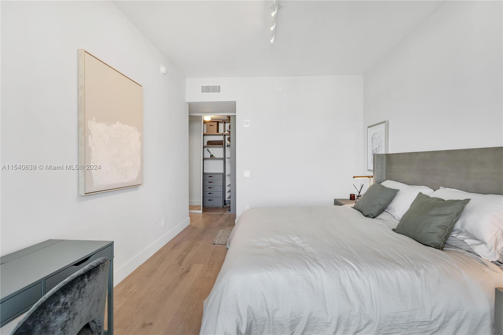 18975 COLLINS CONDO - Residential