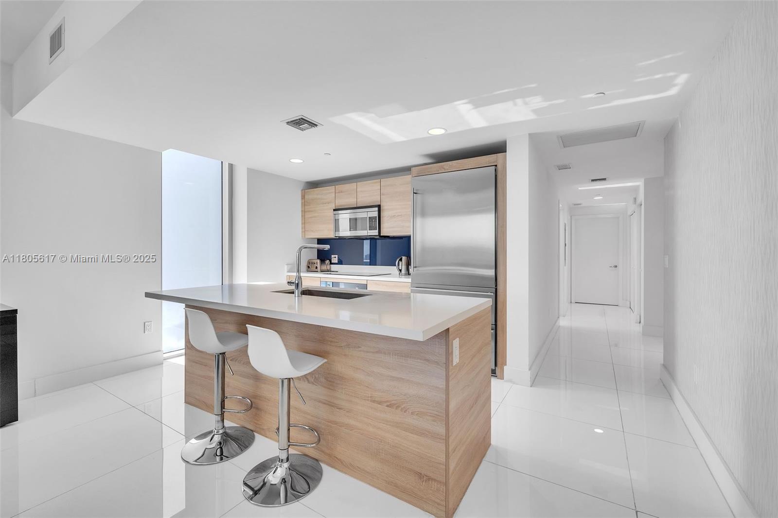 THE HARBOUR NORTH CONDO - Residential