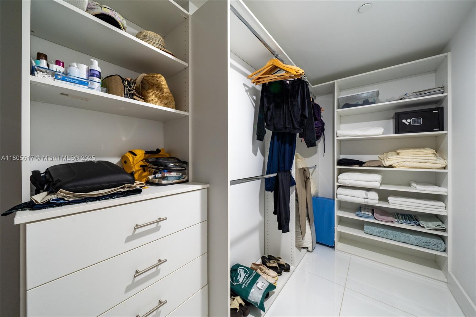 THE HARBOUR NORTH CONDO - Residential