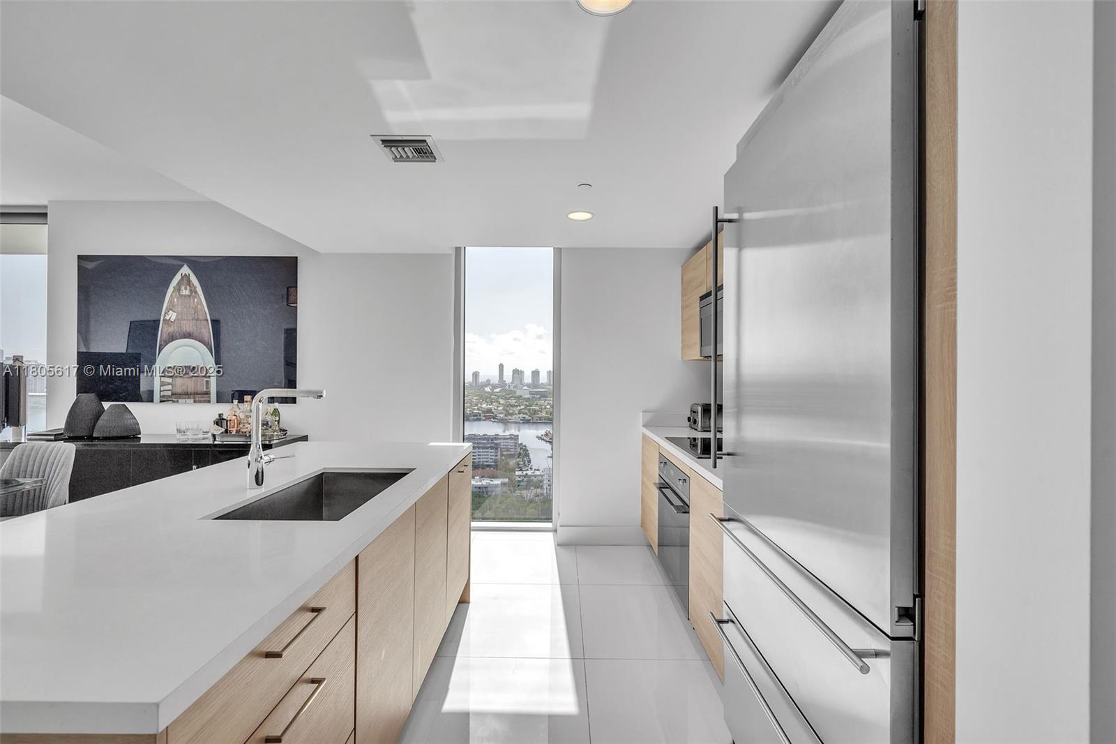 THE HARBOUR NORTH CONDO - Residential