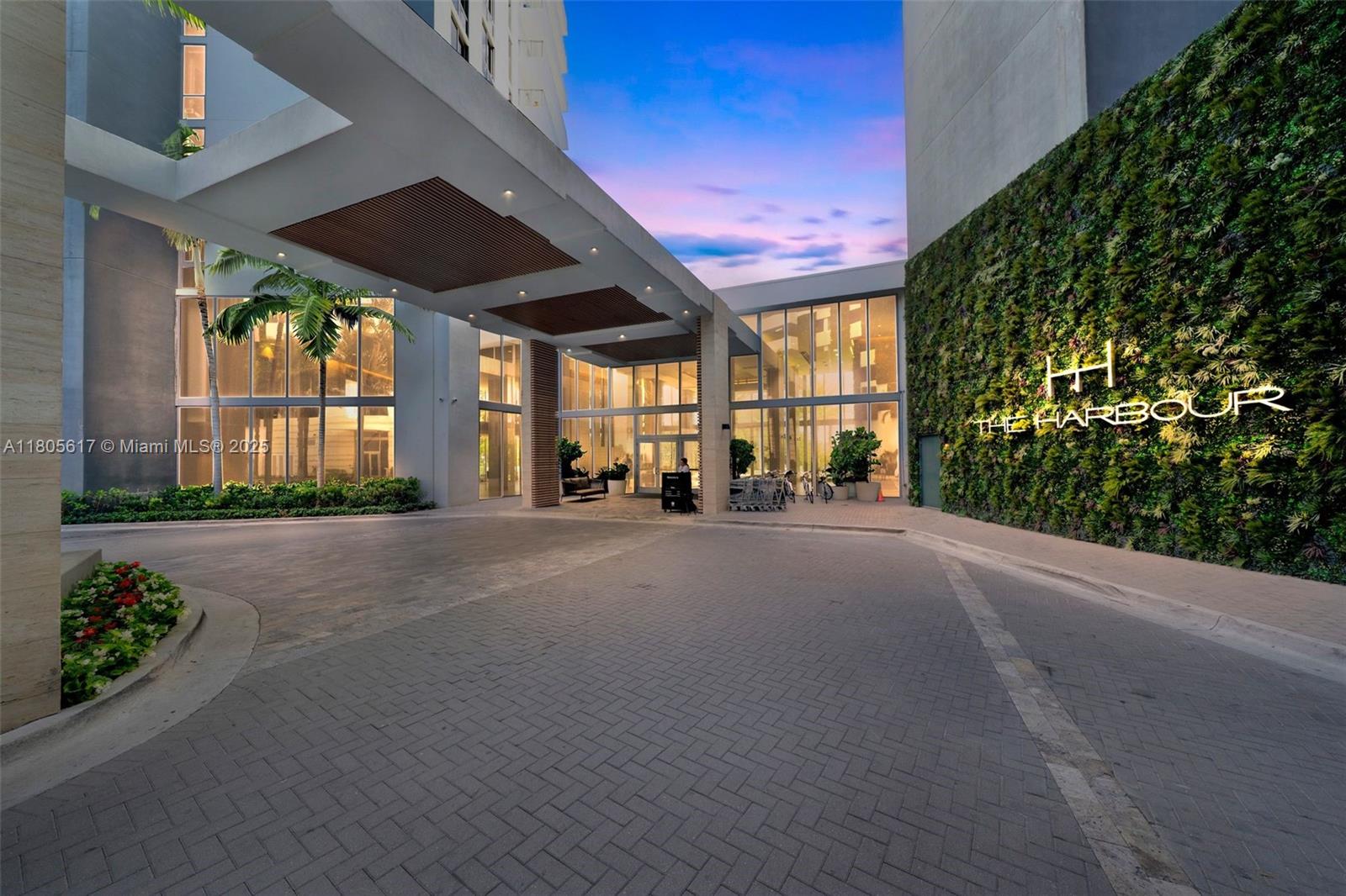 16385 Biscayne Blvd 2707