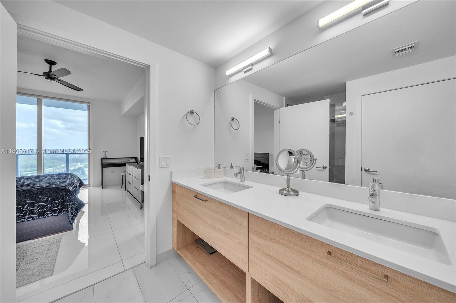 THE HARBOUR NORTH CONDO - Residential