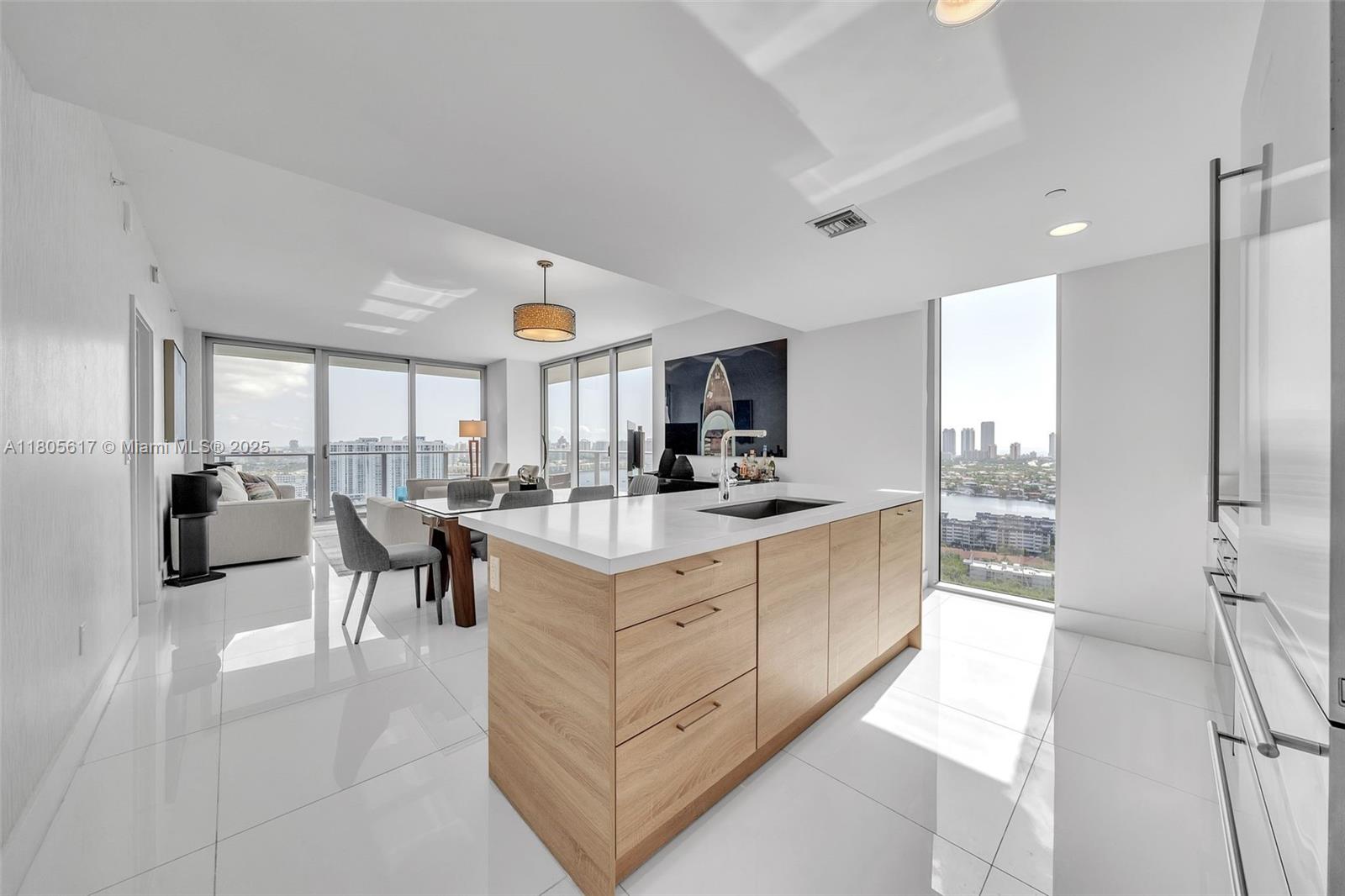 THE HARBOUR NORTH CONDO - Residential