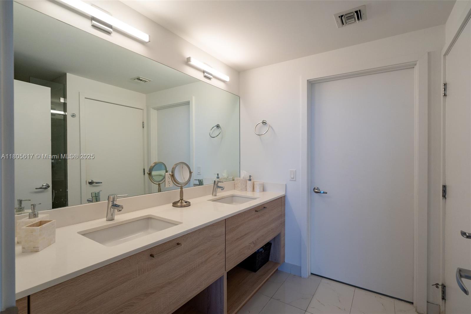 THE HARBOUR NORTH CONDO - Residential