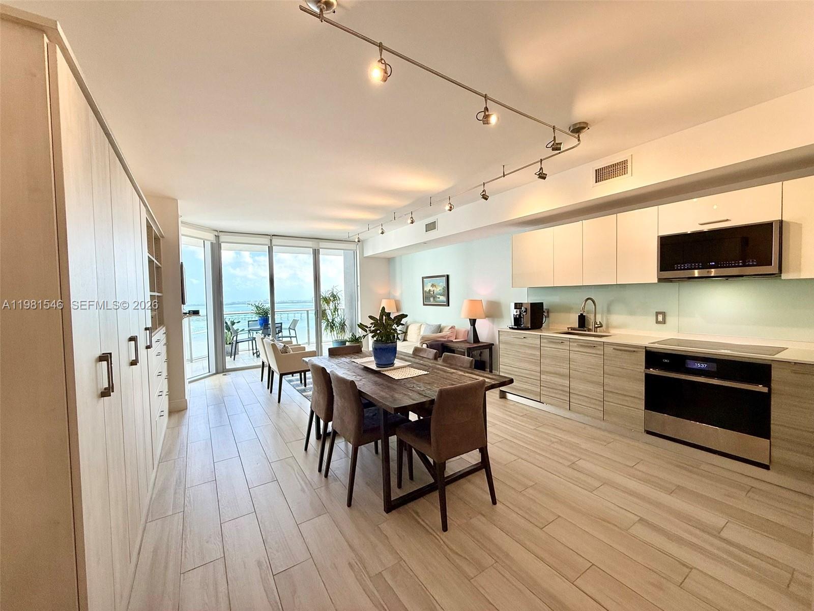 1300 Brickell Bay Dr 3406