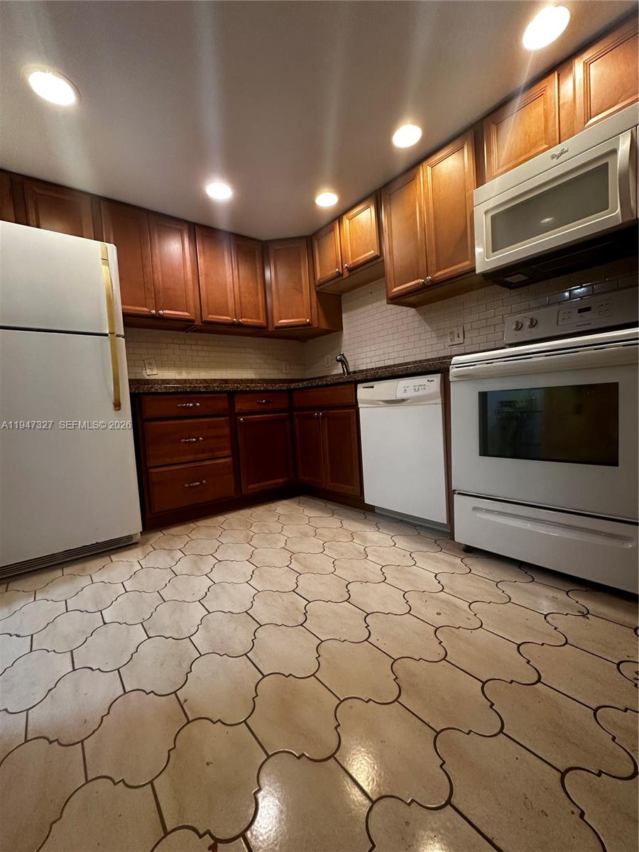 NO 30 PALM-AIRE COUNTRY C - Residential