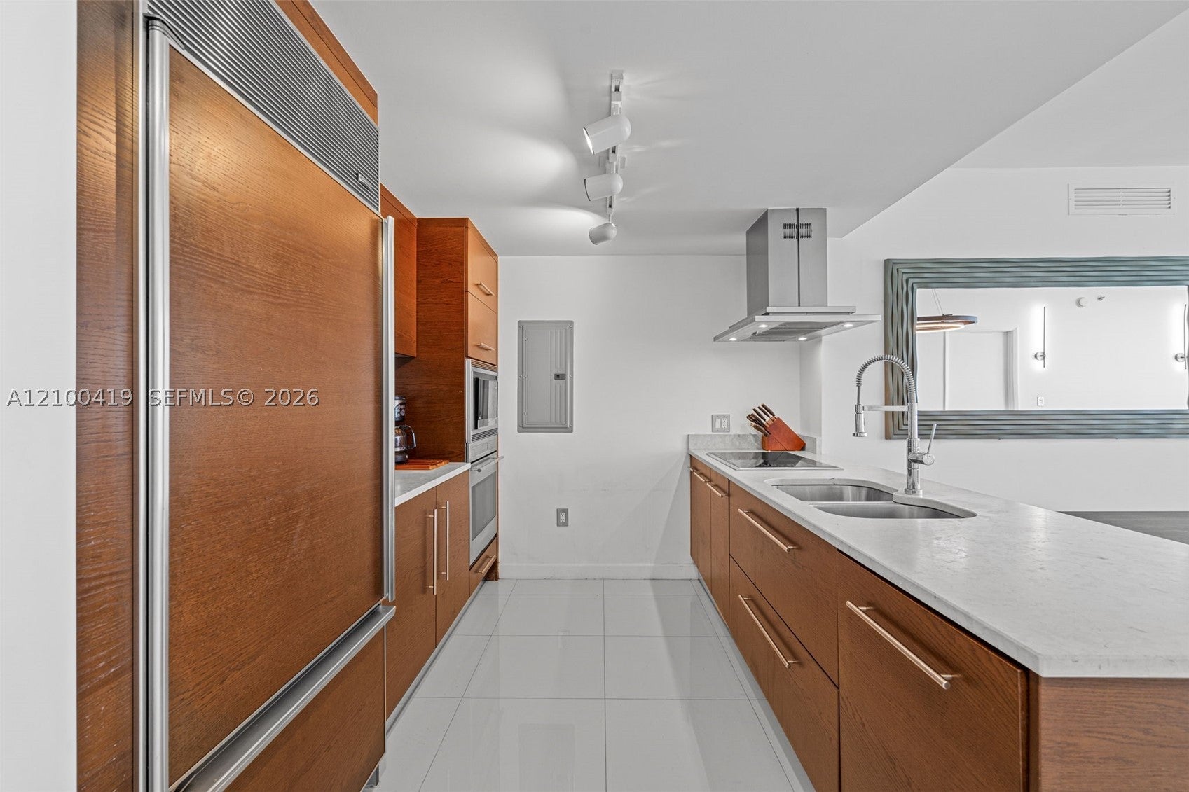 View photos, virtual tours, details... 495 Brickell Ave 905