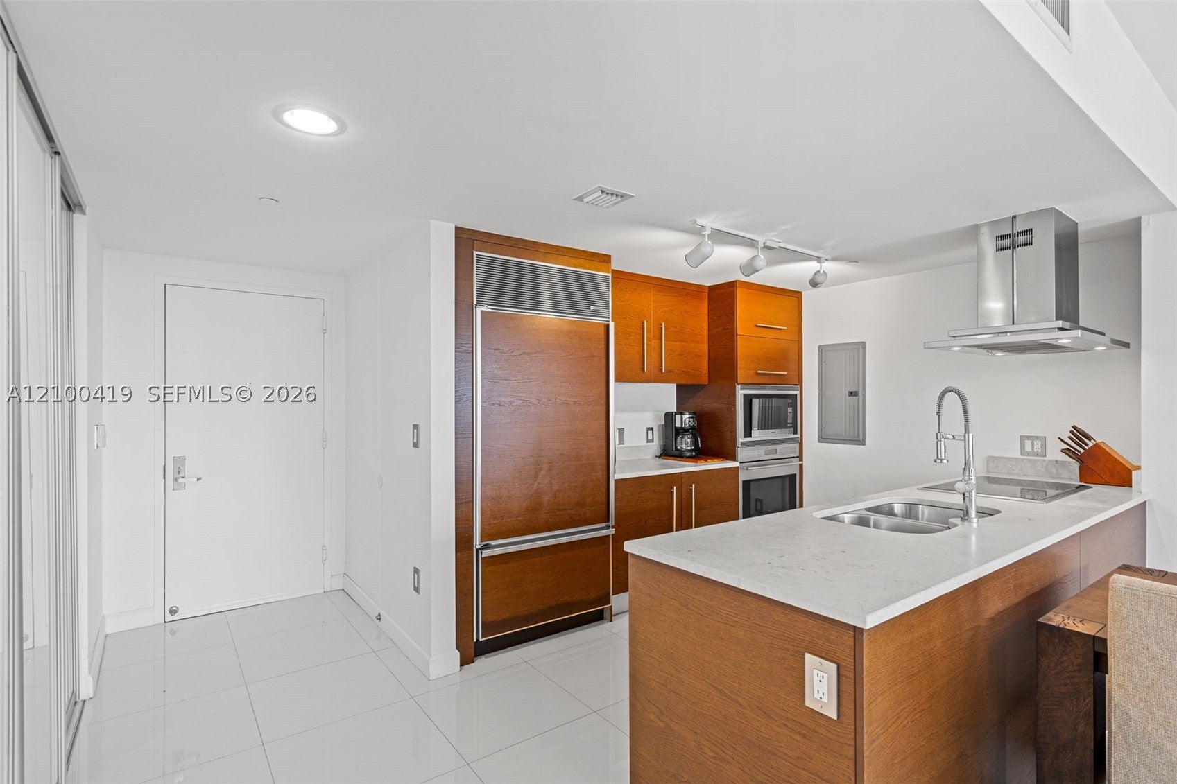 View photos, virtual tours, details... 495 Brickell Ave 905