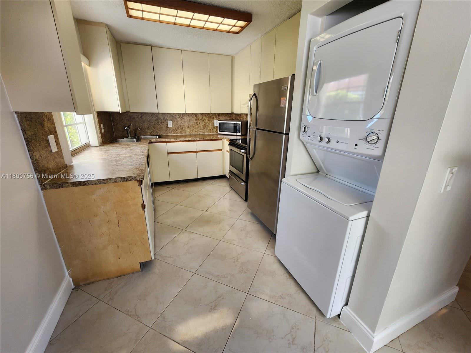 1562 Springside Dr 1562