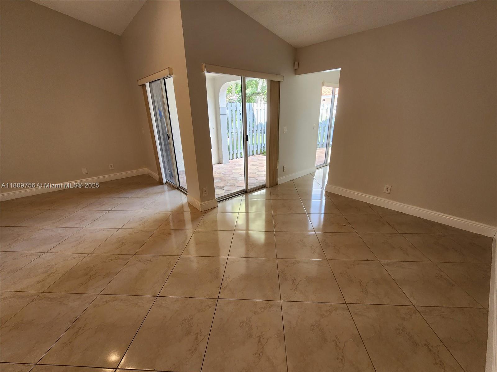 1562 Springside Dr 1562, Weston, Broward County, Florida - 3 Bedrooms  
2 Bathrooms - 