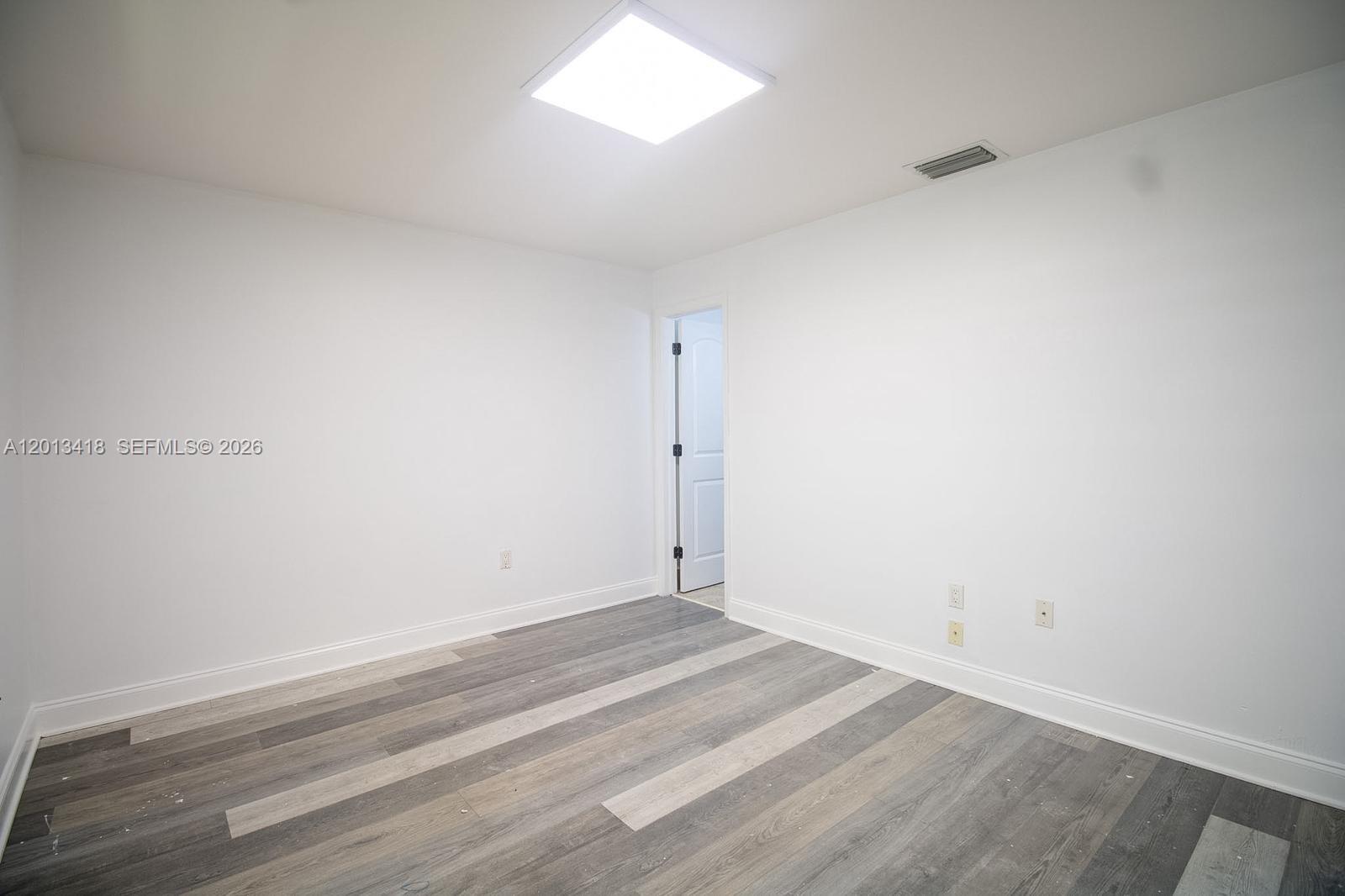 LAKESIDE XI CONDO PH II - Residential Lease