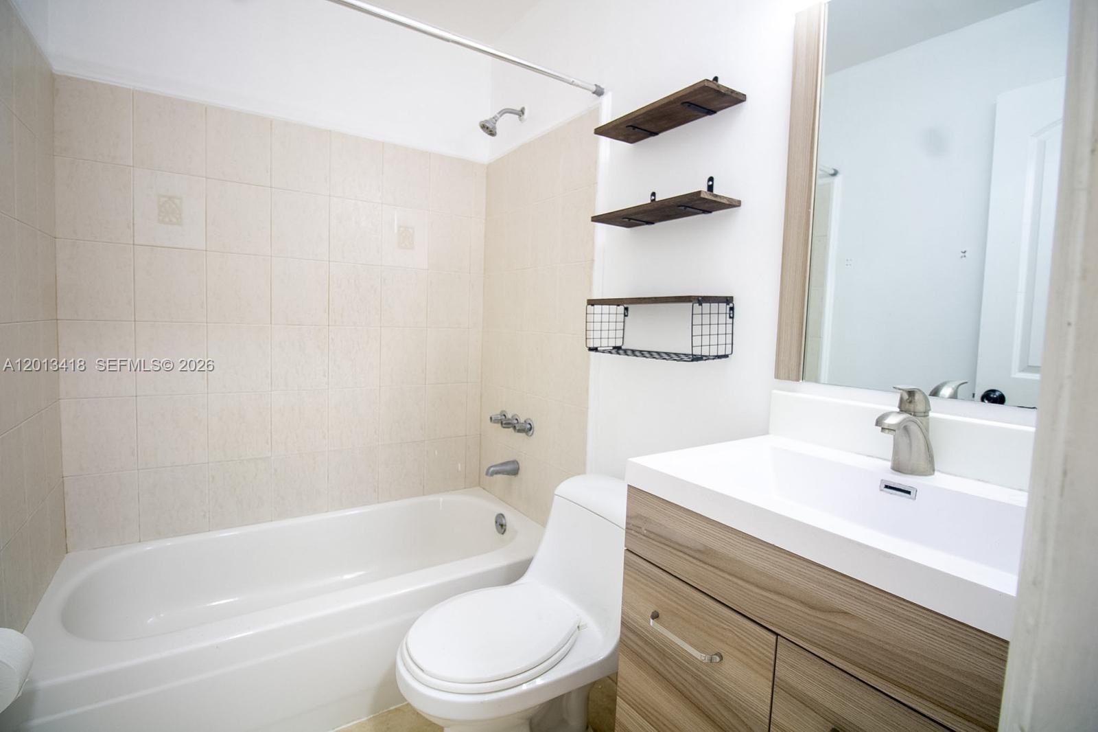 LAKESIDE XI CONDO PH II - Residential Lease