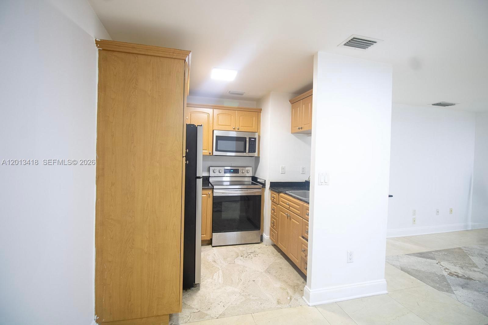 LAKESIDE XI CONDO PH II - Residential Lease