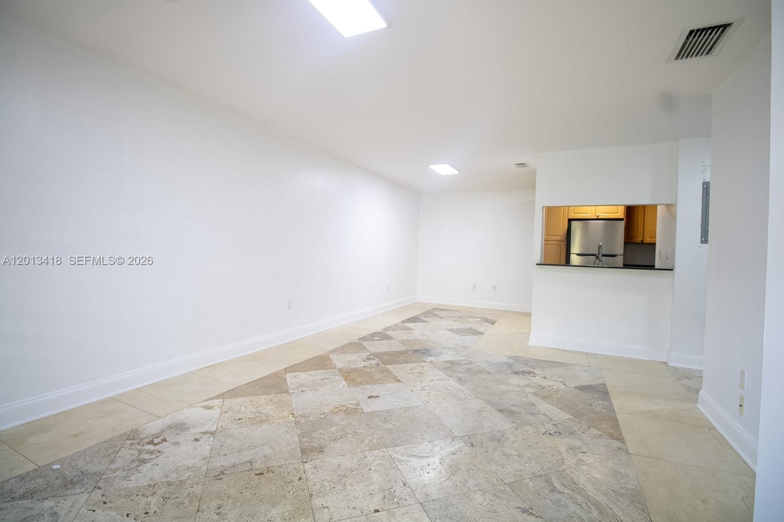 LAKESIDE XI CONDO PH II - Residential Lease