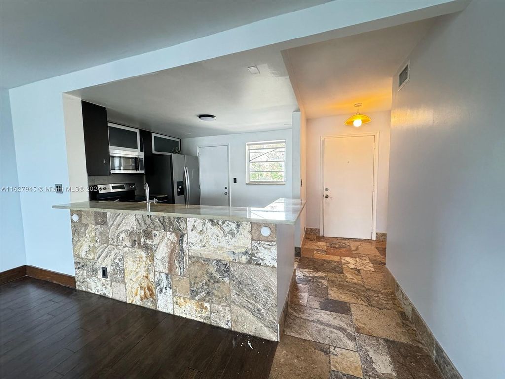 Photo of 900 NE 12th Ave #501, Hallandale Beach, FL 33009 (MLS # A11627945)