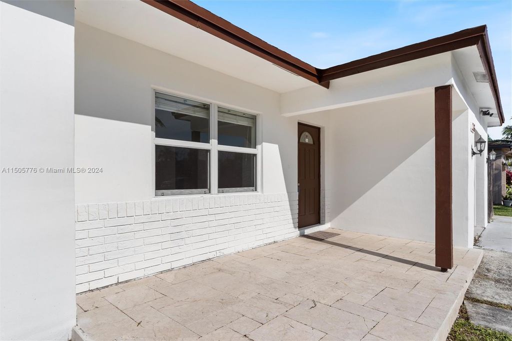 Photo of 11126 Delta Cir, Boca Raton, FL 33428 (MLS # A11505776)