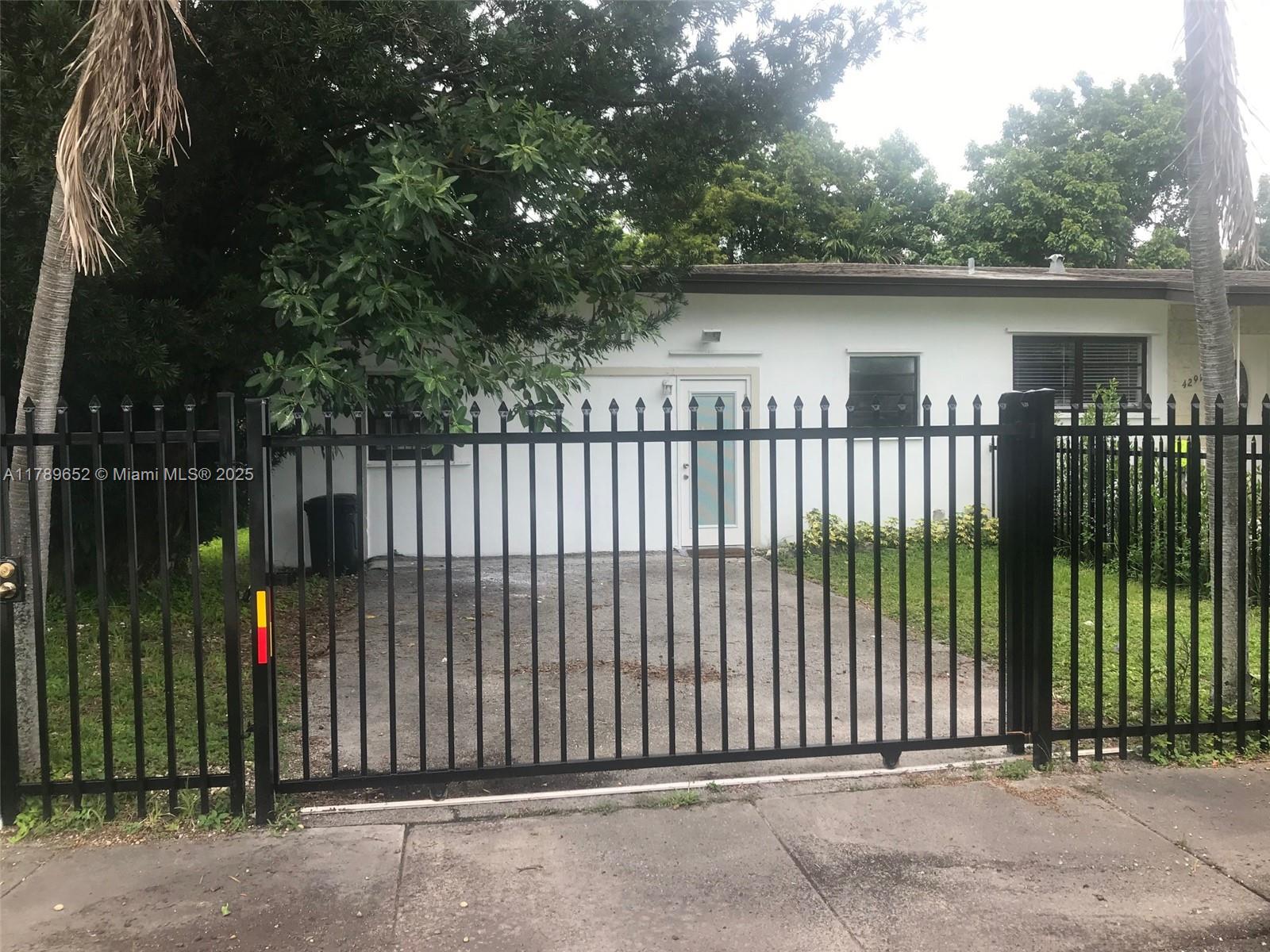 4295 Sw 9th Ter 1, Miami, Broward County, Florida - 2 Bedrooms  
1 Bathrooms - 