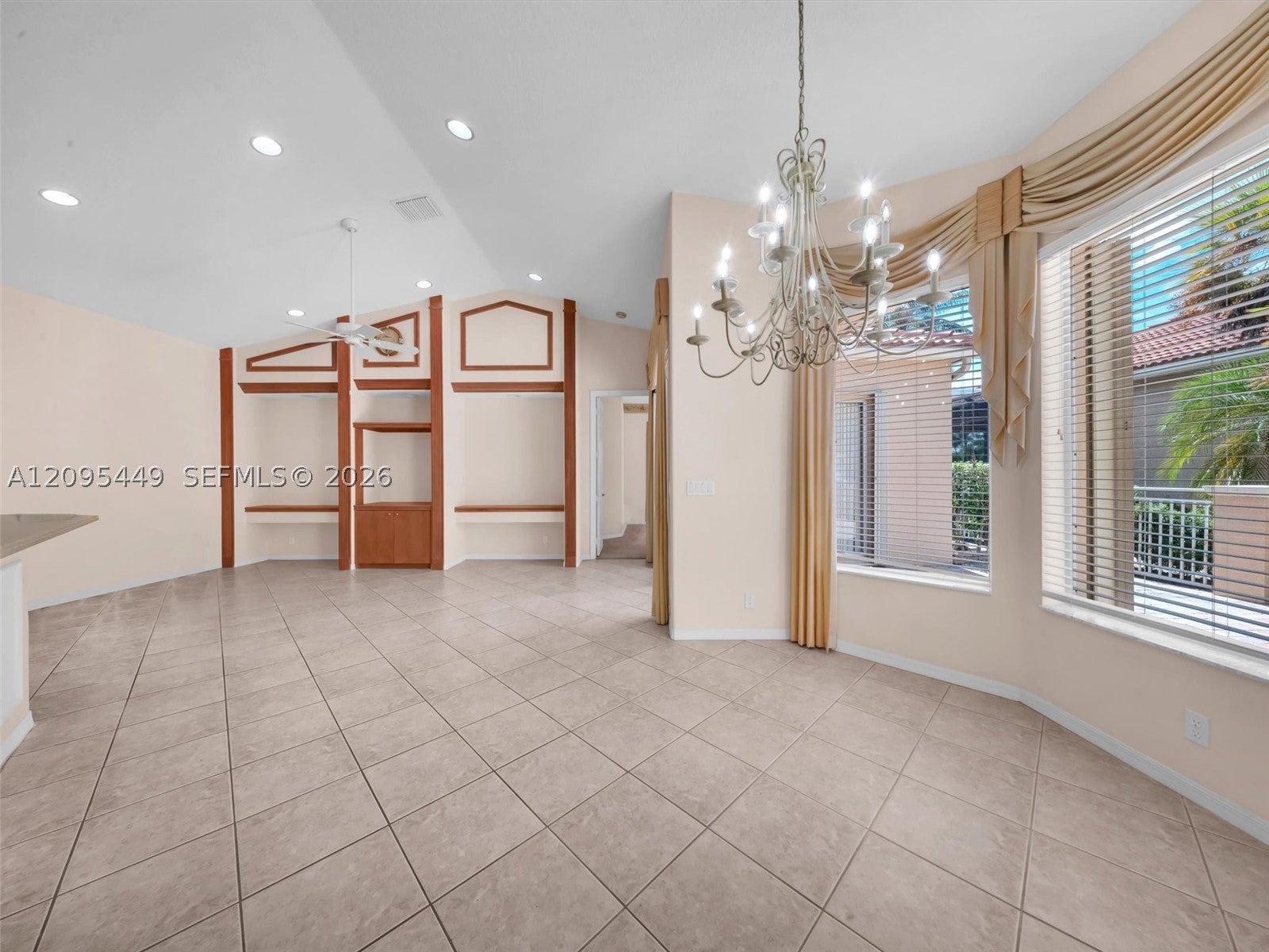 2418 Sandy Cay