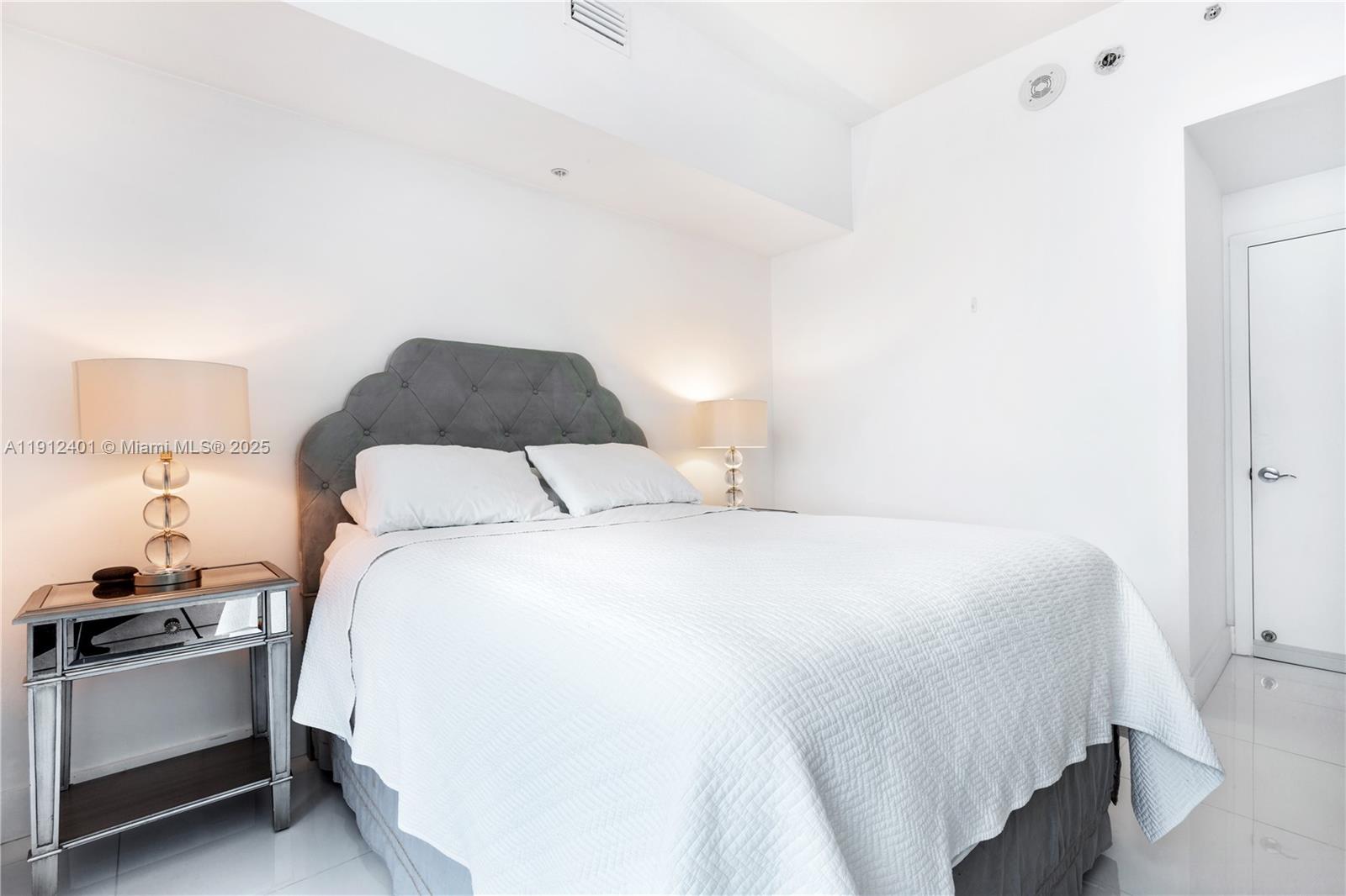 VIZCAYNE NORTH CONDO - Residential