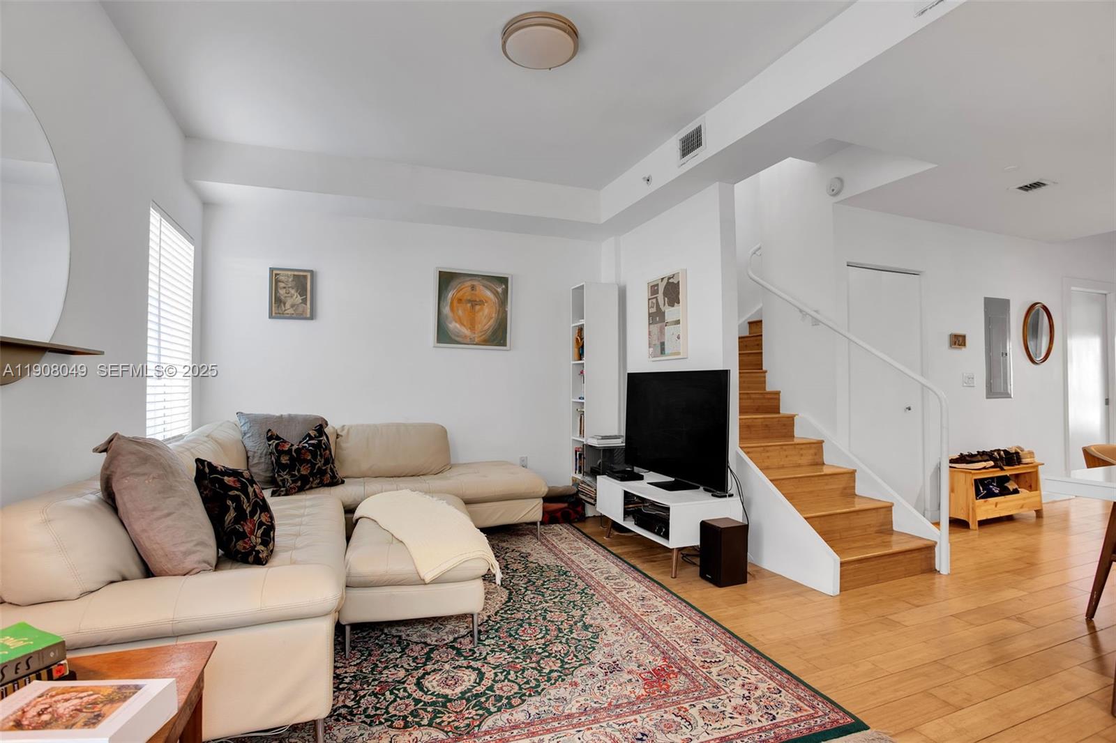 D GEMS CONDO - Residential