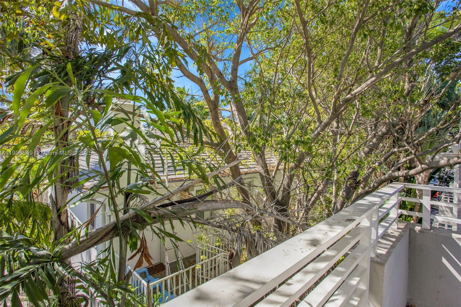 D GEMS CONDO - Residential