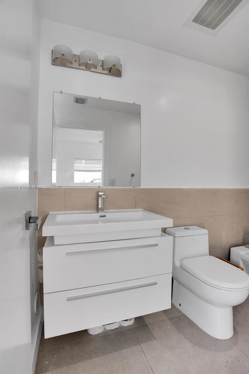 D GEMS CONDO - Residential