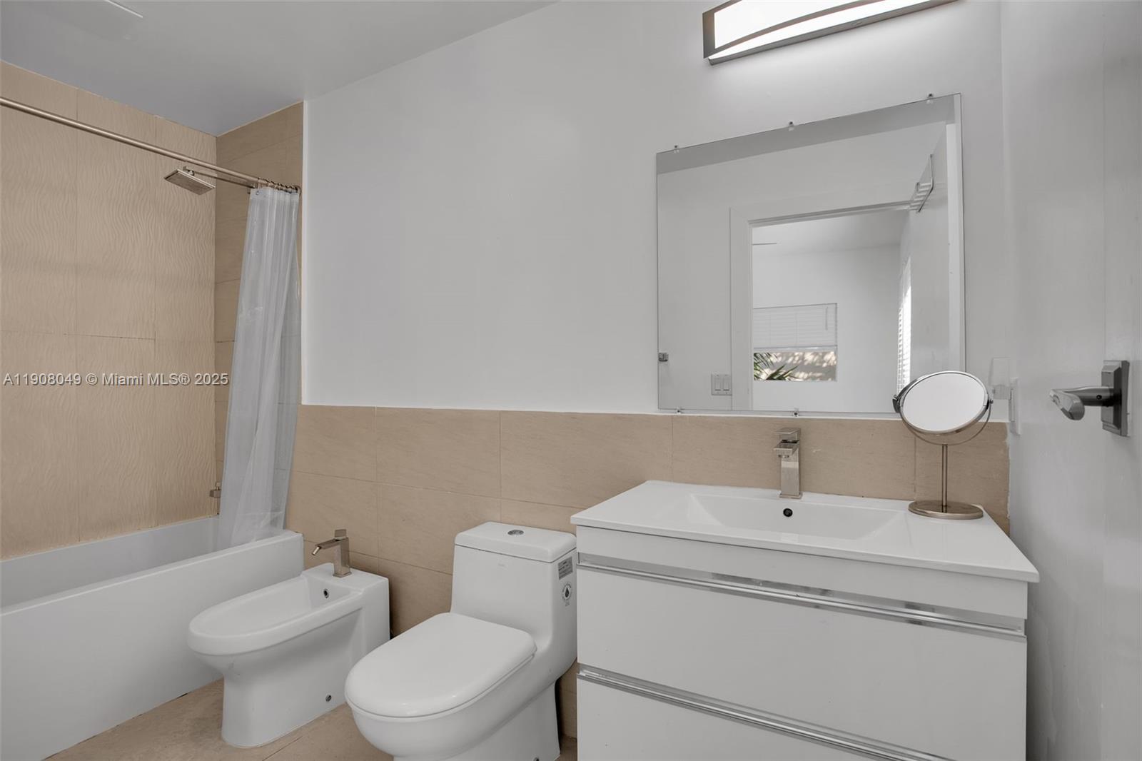 D GEMS CONDO - Residential