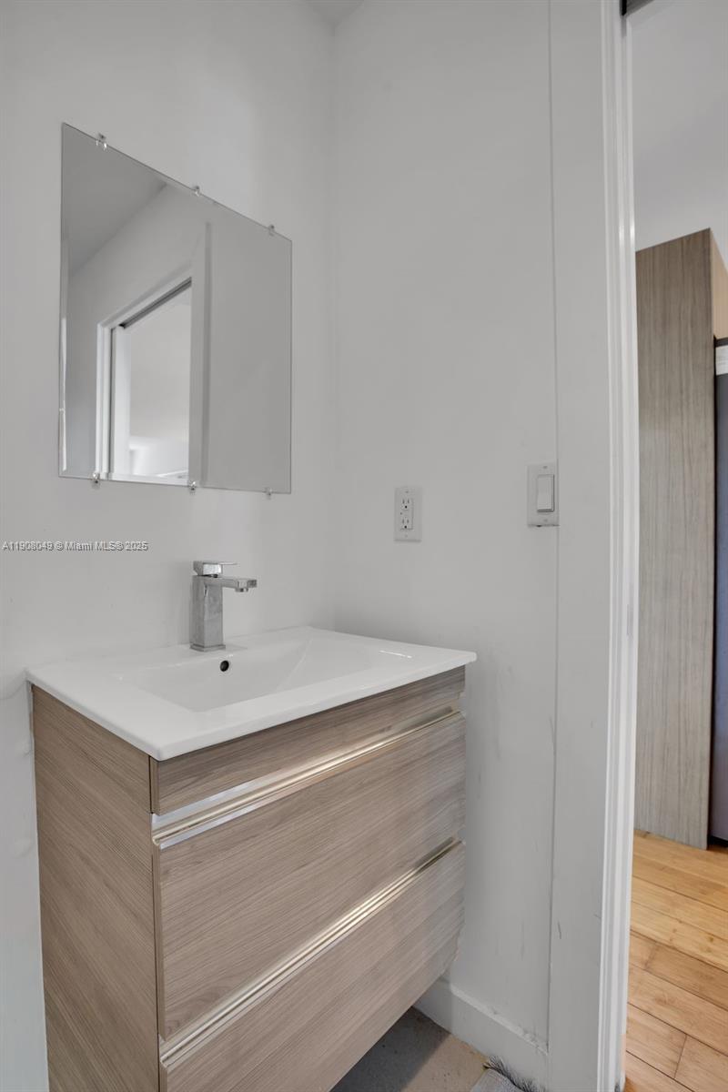 D GEMS CONDO - Residential