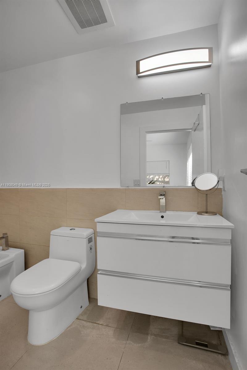 D GEMS CONDO - Residential