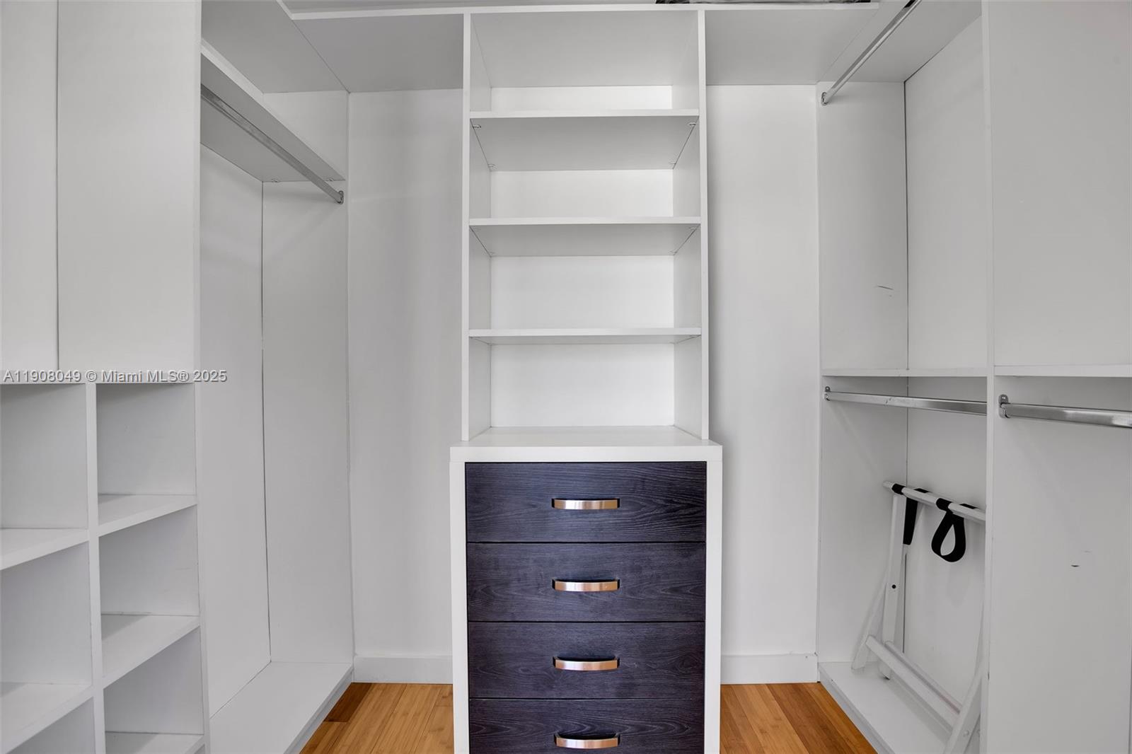 D GEMS CONDO - Residential