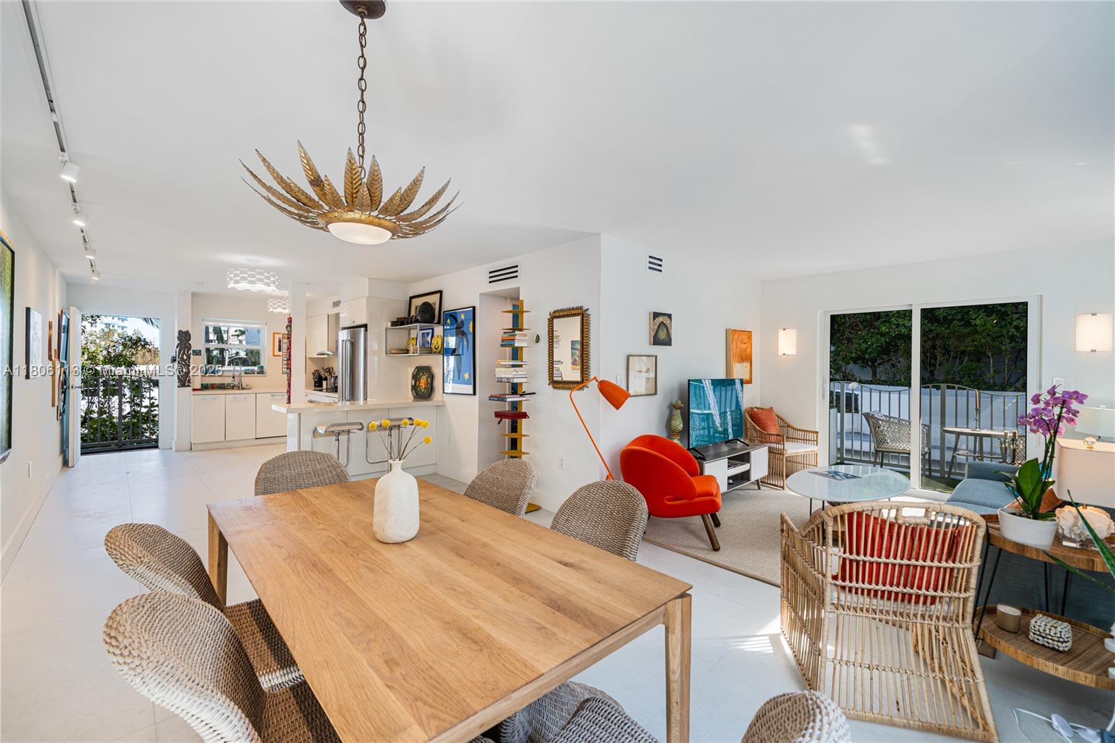 61 Collins Ave 304, Miami Beach, Miami-Dade County, Florida - 1 Bedrooms  
1 Bathrooms - 
