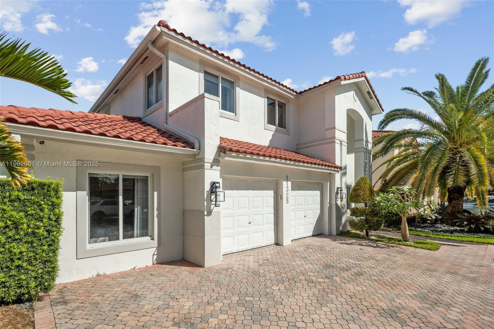 11325 NW 66th St, Doral, FL, 33178/$2,250,000 4 11325 NW 66th St