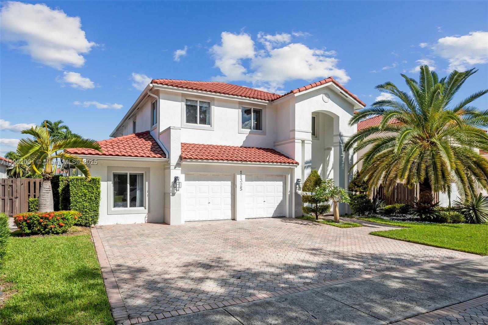 11325 NW 66th St, Doral, FL, 33178/$2,250,000 3 11325 NW 66th St