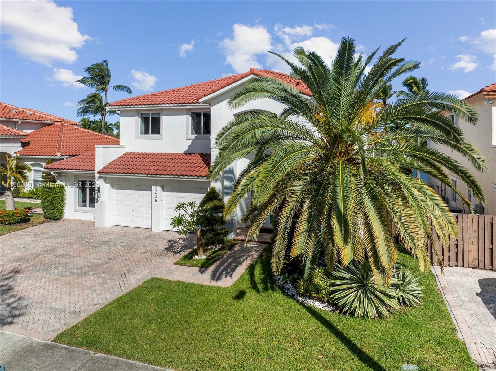 11325 NW 66th St, Doral, FL, 33178/$2,250,000 2 11325 NW 66th St