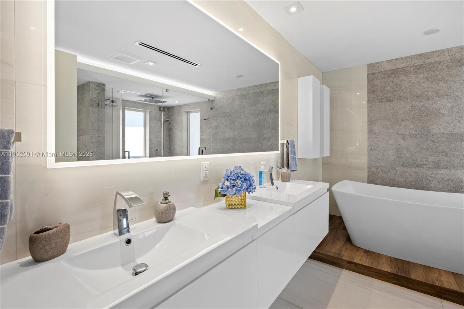 DORAL ISLES RIVIERA AMEND - Residential