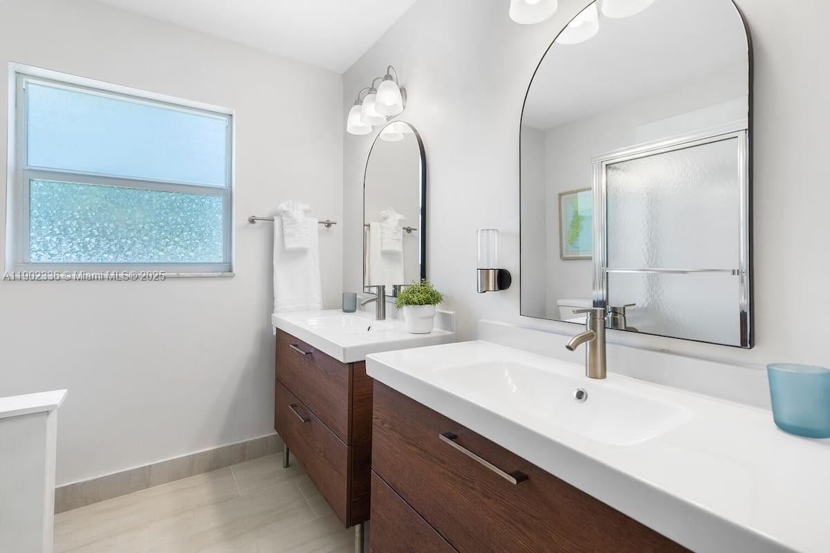 CRYSTAL LAKE 3RD SECTION - Residential Lease