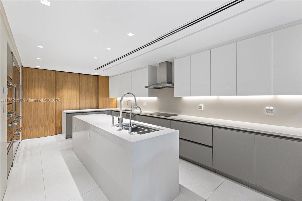 OCEANSIDE FISHER ISL COND - Residential