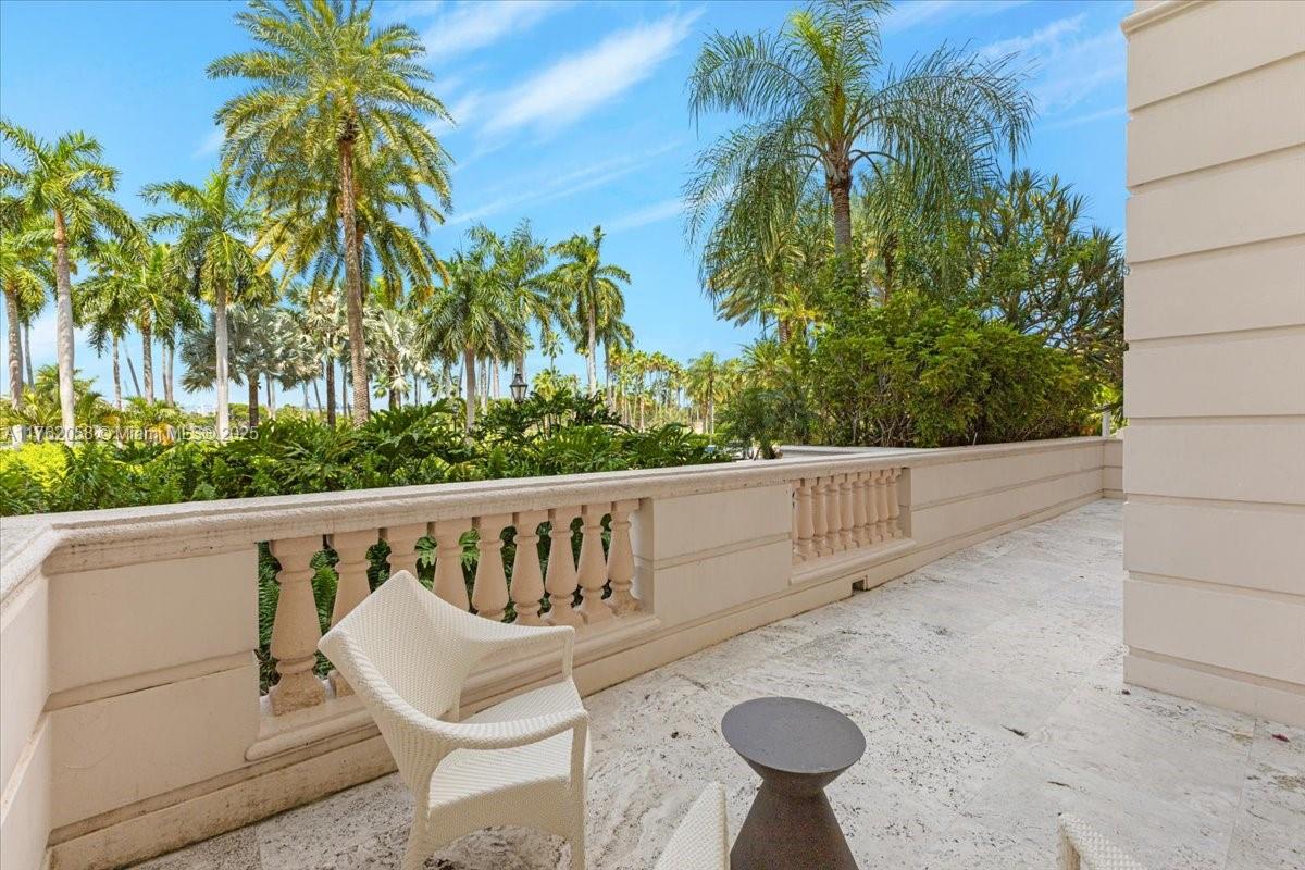 OCEANSIDE FISHER ISL COND - Residential