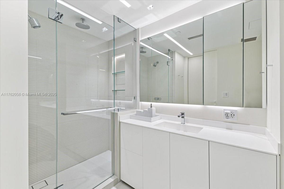 OCEANSIDE FISHER ISL COND - Residential