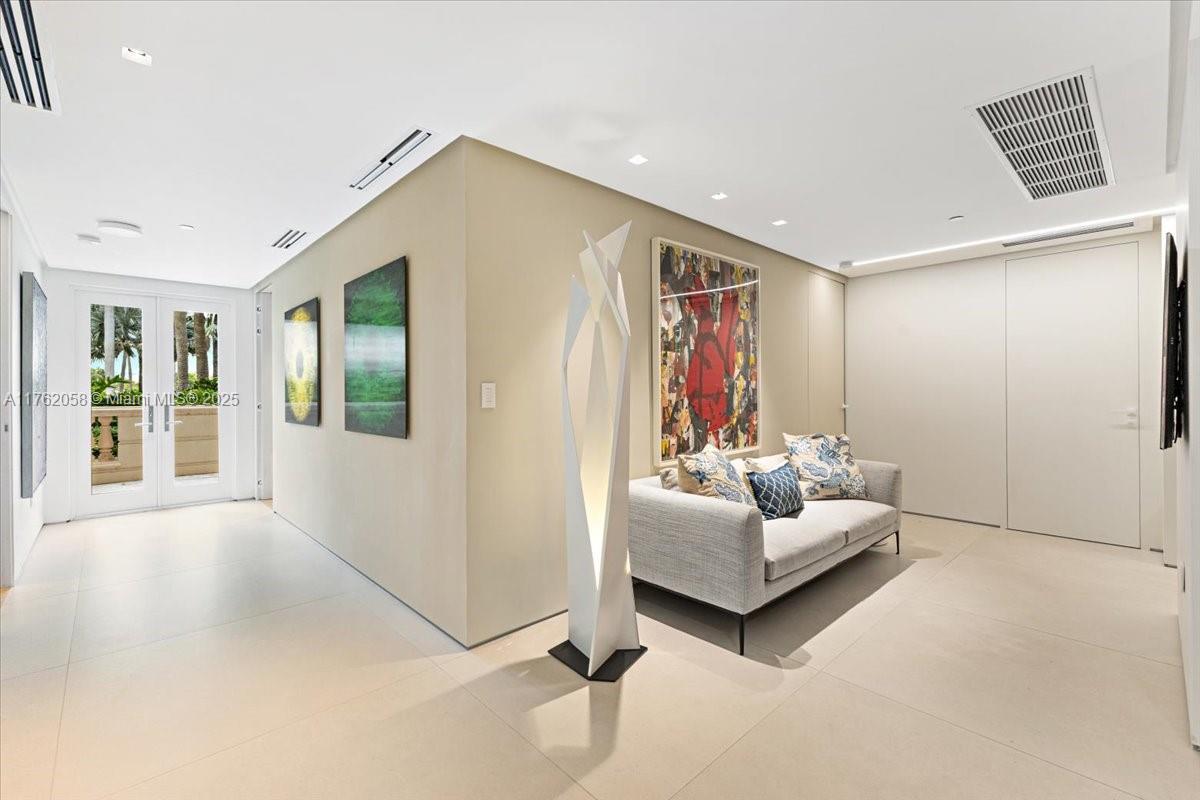 OCEANSIDE FISHER ISL COND - Residential