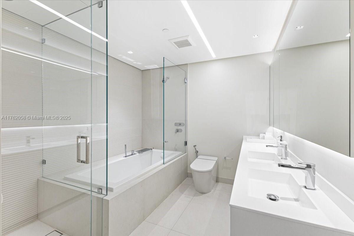 OCEANSIDE FISHER ISL COND - Residential