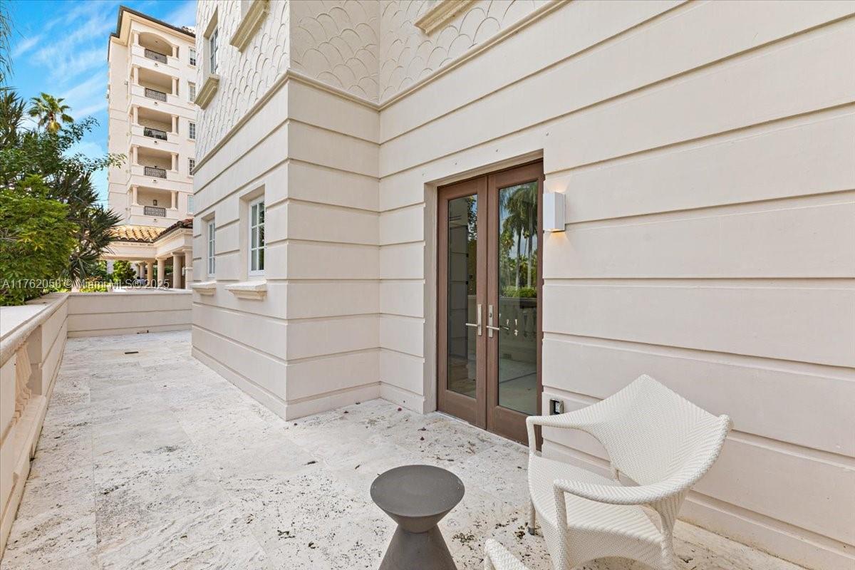 OCEANSIDE FISHER ISL COND - Residential
