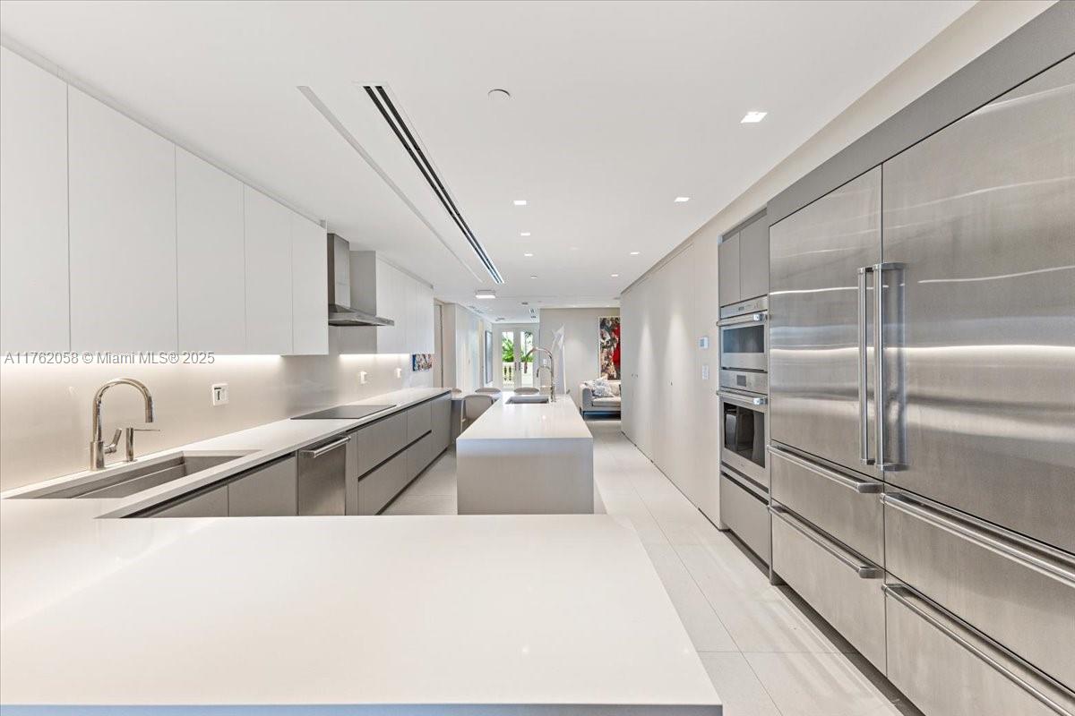 OCEANSIDE FISHER ISL COND - Residential